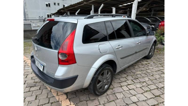 RENAULT - MÉGANE - 2007/2008 - Prata - R$ 26.900,00