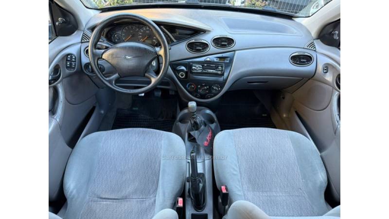 FORD - FOCUS - 2002/2002 - Cinza - R$ 16.900,00
