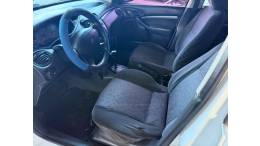 FORD - FOCUS - 2004/2004 - Branca - R$ 24.900,00