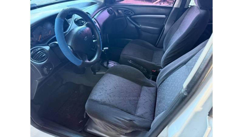 FORD - FOCUS - 2004/2004 - Branca - R$ 24.900,00