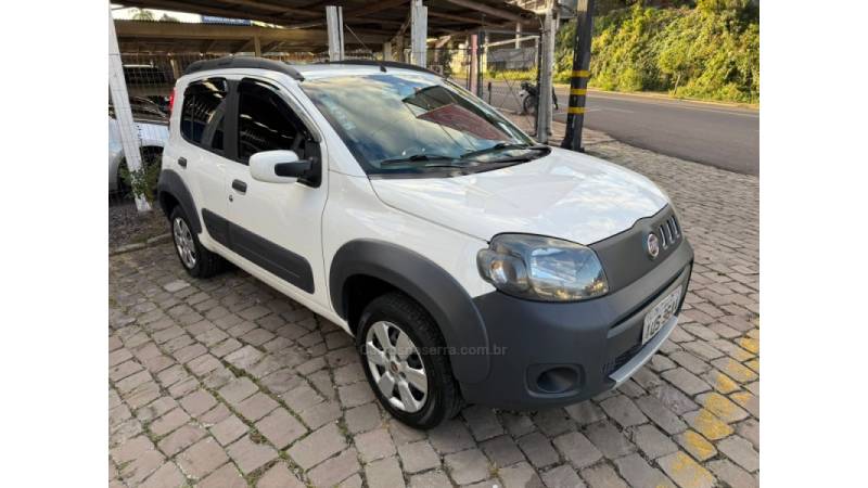 FIAT - UNO - 2013/2014 - Branca - R$ 37.900,00
