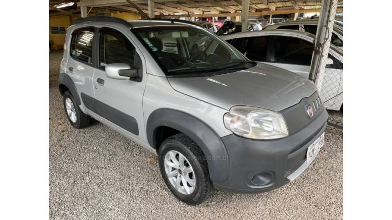 FIAT - UNO - 2013/2014 - Prata - R$ 37.500,00