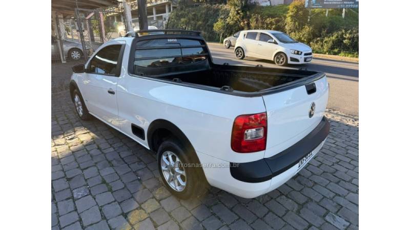 VOLKSWAGEN - SAVEIRO - 2010/2011 - Branca - R$ 38.900,00