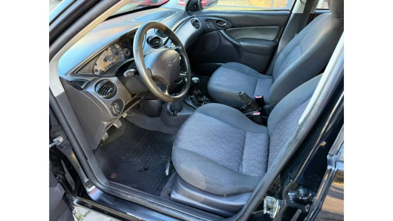 FORD - FOCUS - 2005/2005 - Preta - R$ 24.900,00