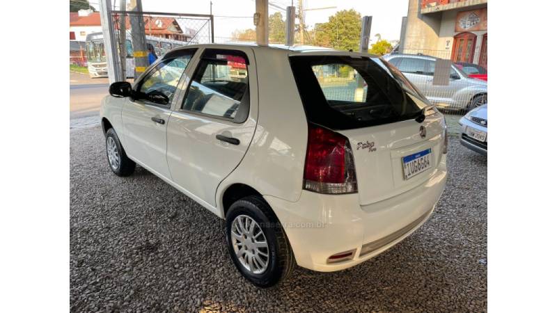 FIAT - PALIO - 2013/2013 - Branca - R$ 29.900,00