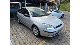 FORD - FOCUS - 2004/2005 - Prata - R$ 28.900,00