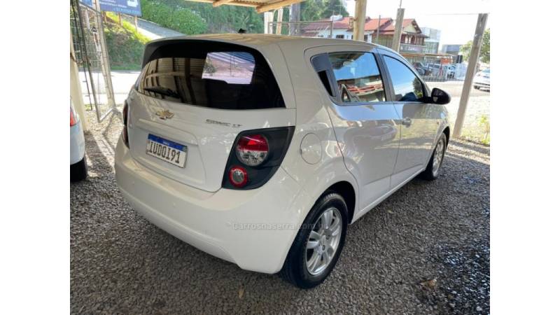 CHEVROLET - SONIC - 2012/2013 - Branca - R$ 37.900,00