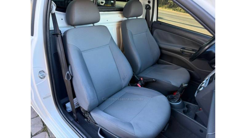 VOLKSWAGEN - SAVEIRO - 2010/2011 - Branca - R$ 38.900,00