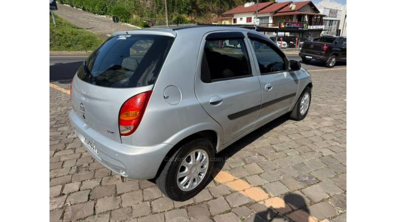 CHEVROLET - CELTA - 2004/2004 - Prata - R$ 21.900,00