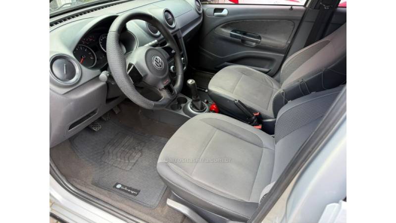 VOLKSWAGEN - GOL - 2010/2011 - Prata - R$ 36.900,00