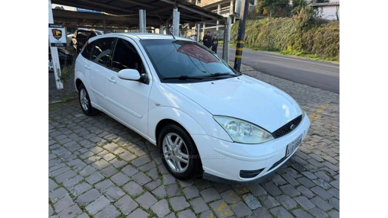 FORD - FOCUS - 2004/2004 - Branca - R$ 24.900,00