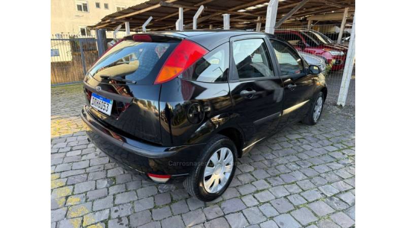 FORD - FOCUS - 2005/2005 - Preta - R$ 24.900,00
