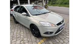 FORD - FOCUS - 2010/2011 - Verde - R$ 41.900,00