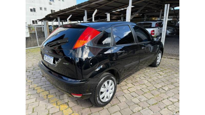 FORD - FOCUS - 2007/2008 - Preta - R$ 28.900,00