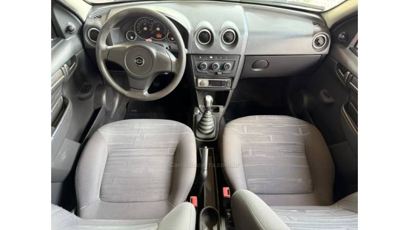 CHEVROLET - PRISMA - 2010/2011 - Prata - R$ 29.500,00