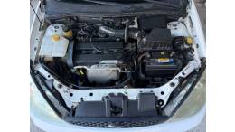 FORD - FOCUS - 2004/2004 - Branca - R$ 24.900,00