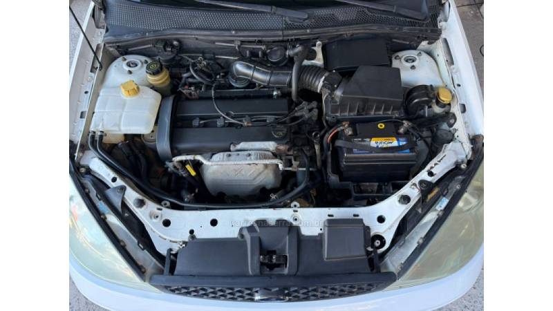 FORD - FOCUS - 2004/2004 - Branca - R$ 24.900,00