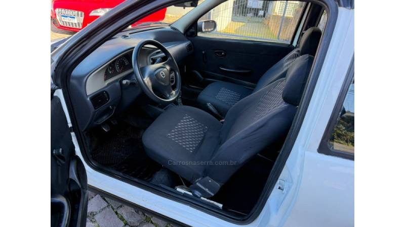 FIAT - PALIO - 2006/2007 - Branca - R$ 17.900,00