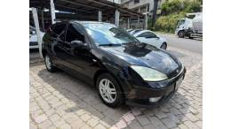 FORD - FOCUS - 2005/2006 - Preta - R$ 25.900,00