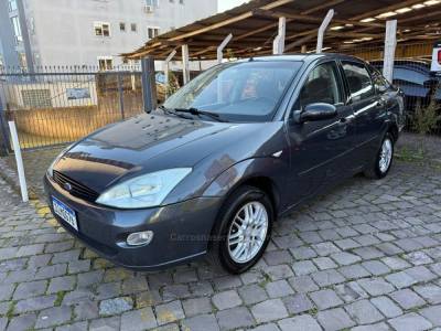 FORD - FOCUS - 2002/2002 - Cinza - R$ 16.900,00
