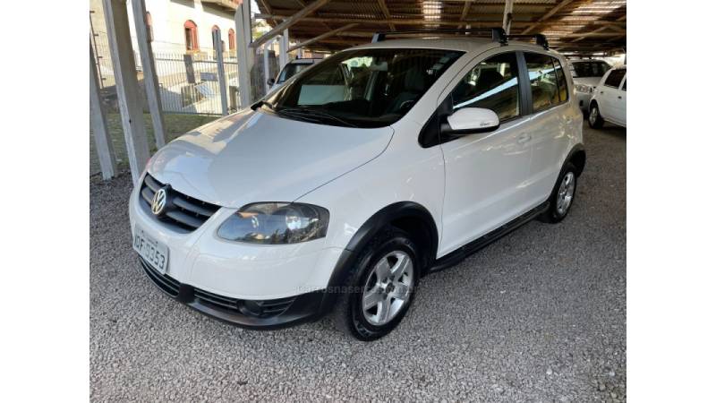 VOLKSWAGEN - FOX - 2009/2010 - Branca - R$ 29.900,00