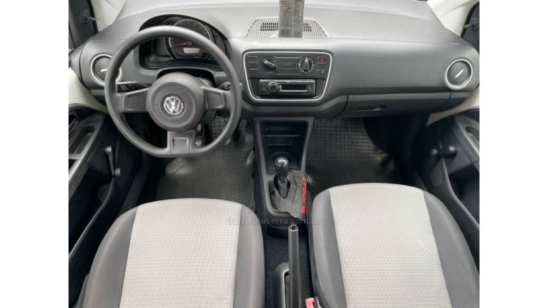 VOLKSWAGEN - UP - 2016/2017 - Branca - R$ 41.900,00