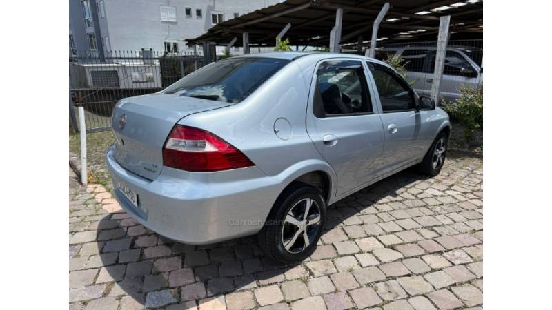 CHEVROLET - PRISMA - 2010/2011 - Prata - R$ 29.500,00
