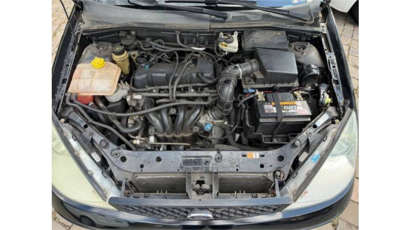 FORD - FOCUS - 2005/2006 - Preta - R$ 25.900,00