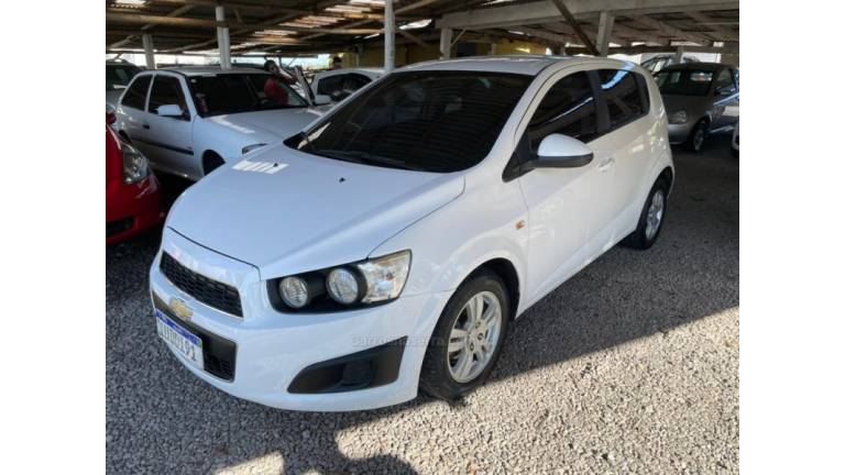 CHEVROLET - SONIC - 2012/2013 - Branca - R$ 37.900,00