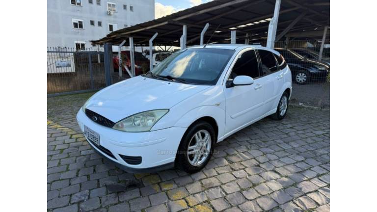 FORD - FOCUS - 2004/2004 - Branca - R$ 24.900,00