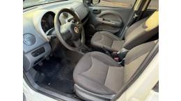 FIAT - UNO - 2013/2014 - Branca - R$ 37.900,00