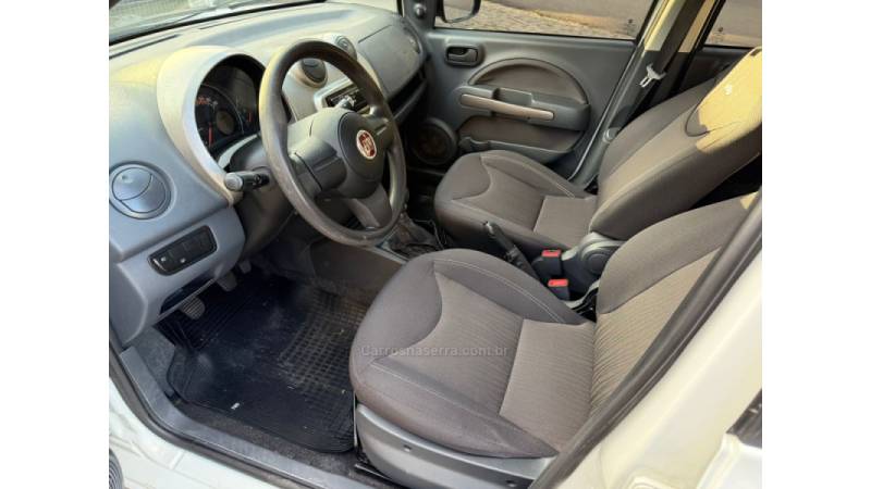 FIAT - UNO - 2013/2014 - Branca - R$ 37.900,00