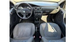 CHEVROLET - CELTA - 2004/2004 - Prata - R$ 21.900,00