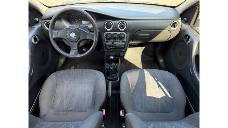 CHEVROLET - CELTA - 2004/2004 - Prata - R$ 21.900,00
