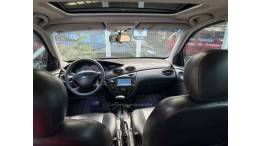 FORD - FOCUS - 2004/2005 - Prata - R$ 28.900,00
