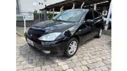 FORD - FOCUS - 2005/2006 - Preta - R$ 25.900,00