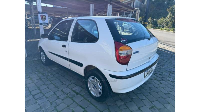 FIAT - PALIO - 2006/2007 - Branca - R$ 17.900,00
