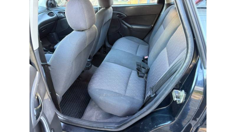 FORD - FOCUS - 2005/2005 - Preta - R$ 24.900,00
