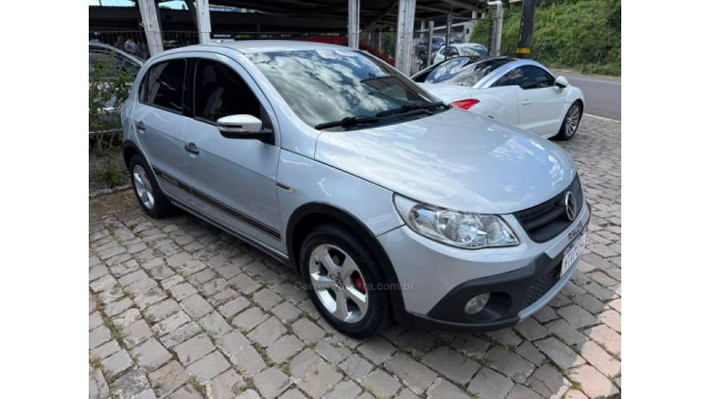 VOLKSWAGEN - GOL - 2010/2011 - Prata - R$ 36.900,00