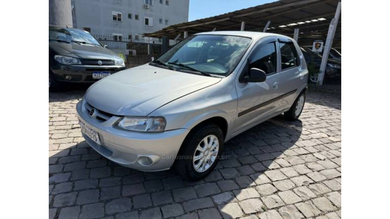 CHEVROLET - CELTA - 2004/2004 - Prata - R$ 21.900,00