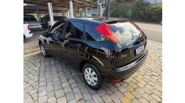 FORD - FOCUS - 2007/2008 - Preta - R$ 28.900,00