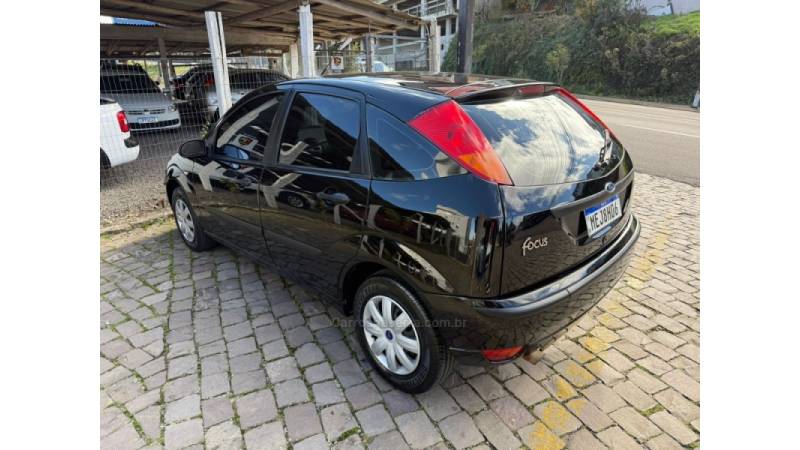 FORD - FOCUS - 2007/2008 - Preta - R$ 28.900,00