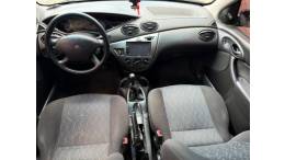 FORD - FOCUS - 2005/2006 - Preta - R$ 25.900,00