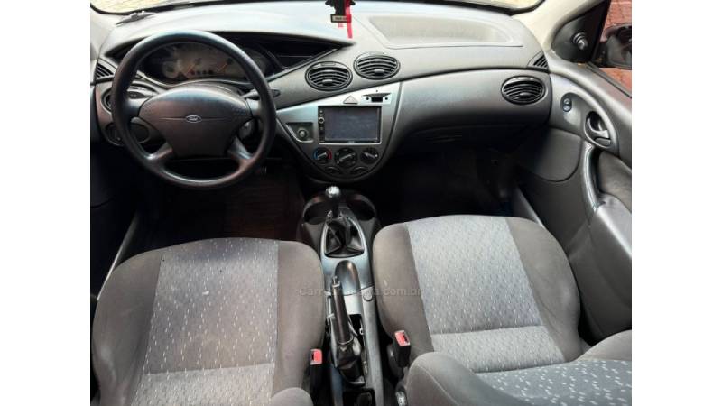 FORD - FOCUS - 2005/2006 - Preta - R$ 25.900,00