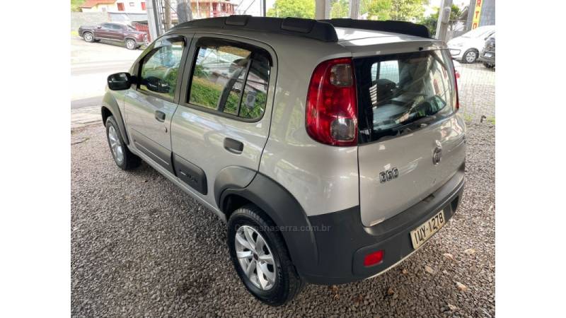 FIAT - UNO - 2013/2014 - Prata - R$ 37.500,00