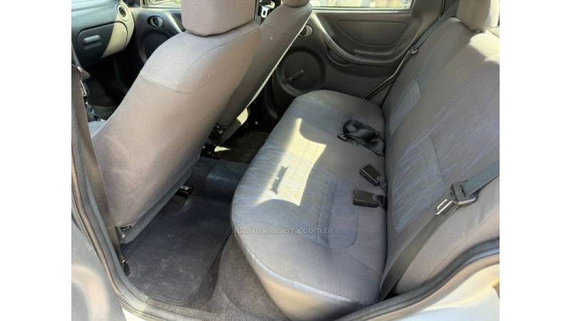 CHEVROLET - CELTA - 2004/2004 - Prata - R$ 21.900,00
