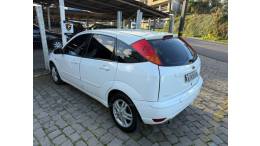 FORD - FOCUS - 2004/2004 - Branca - R$ 24.900,00