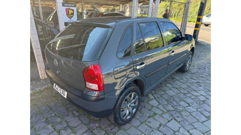 VOLKSWAGEN - GOL - 2006/2007 - Cinza - R$ 17.900,00