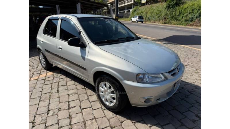CHEVROLET - CELTA - 2004/2004 - Prata - R$ 21.900,00