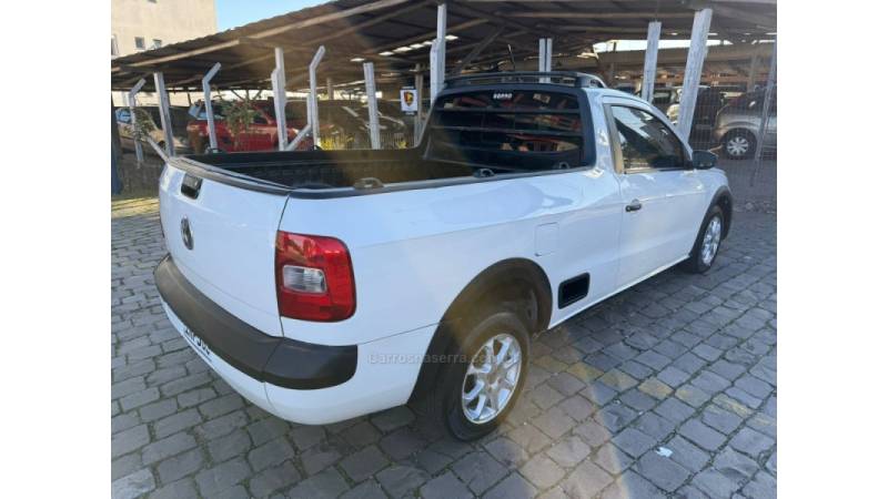 VOLKSWAGEN - SAVEIRO - 2010/2011 - Branca - R$ 38.900,00